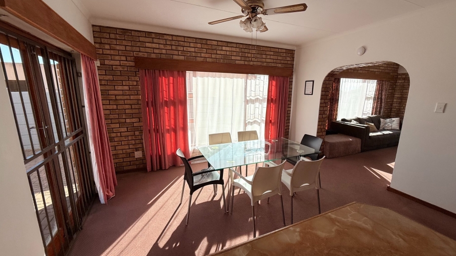 To Let 3 Bedroom Property for Rent in Heiderand Western Cape